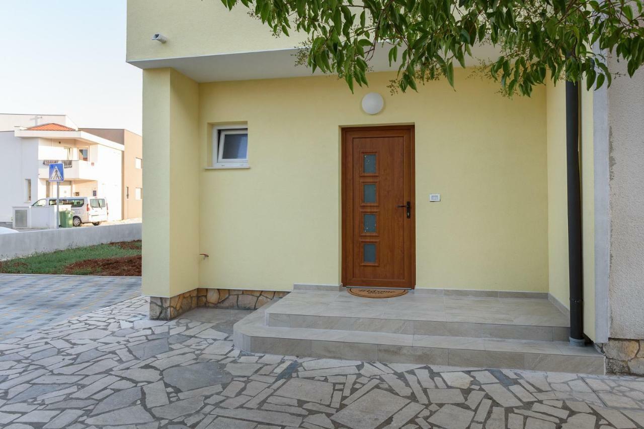Apartment Perusko Pula Exterior photo